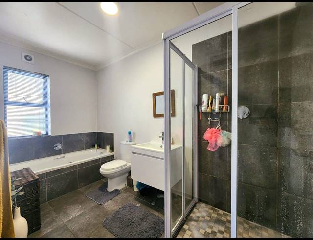 2 BEDROOM APARTMENT TO LET IN BURGUNDY ESTATE